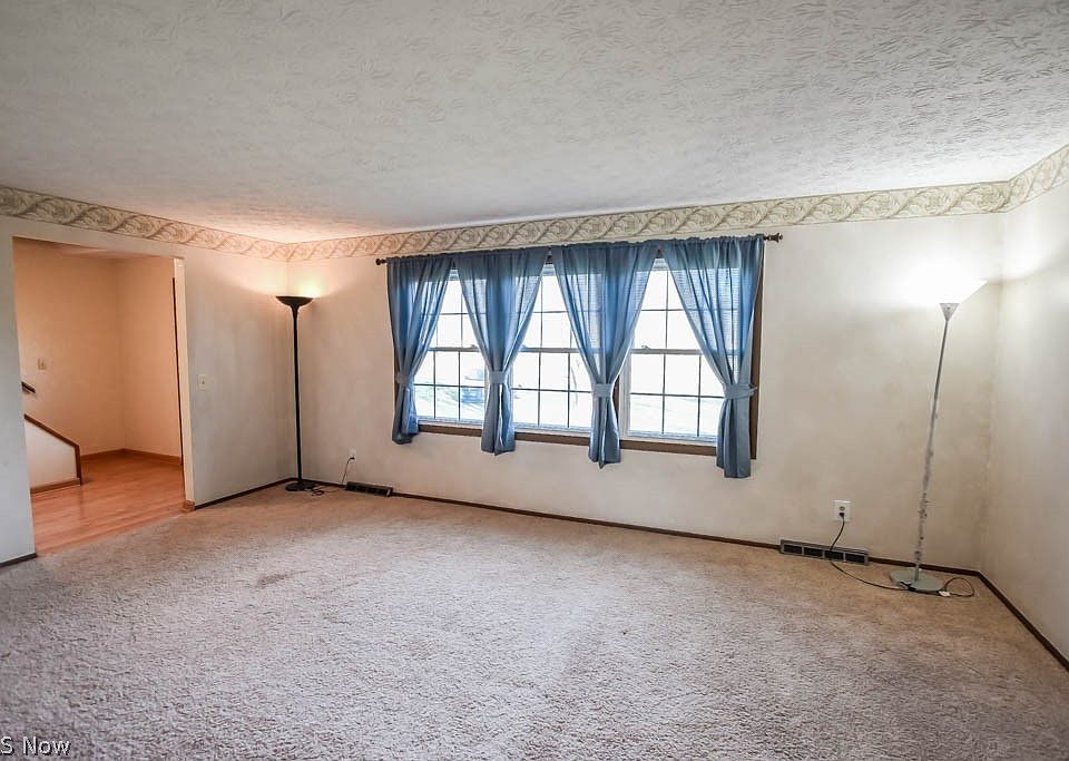 9738 Strausser St NW, Canal Fulton, OH 44614 Zillow