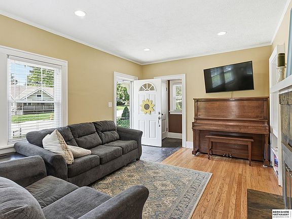 4th image of 827 S 55th St