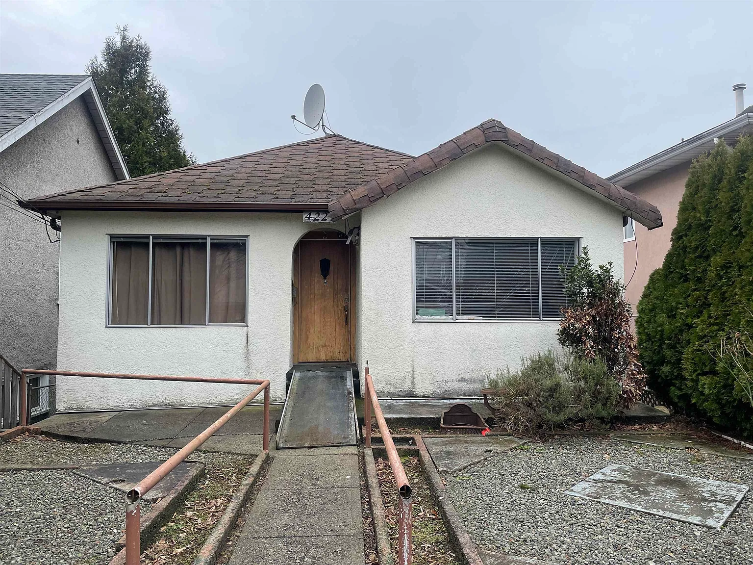 4229 Victoria Dr photo 1