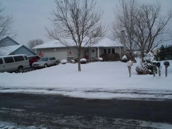 1825 Windjammer Dr, Woodbury, MN 55125