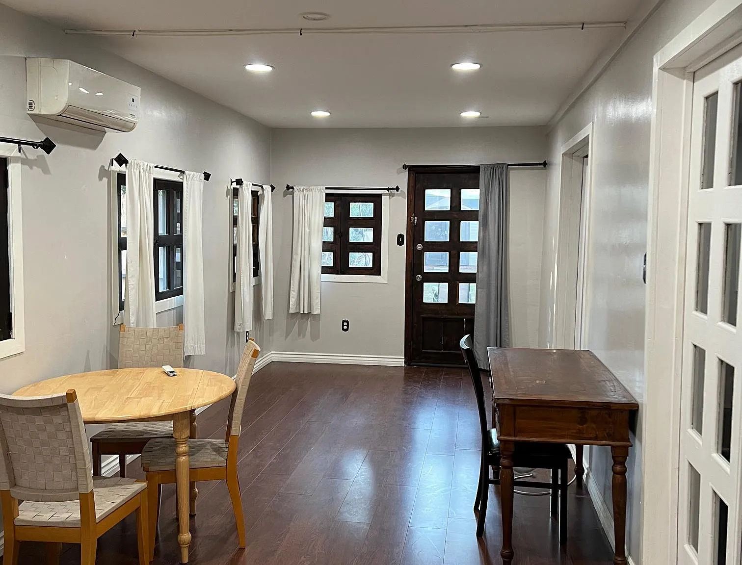1431 Oak Street — Photo 1