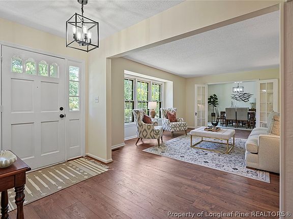 5th image of 541 Hilliard Dr