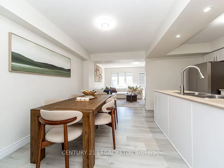 44 Tincomb Cres — Photo 7