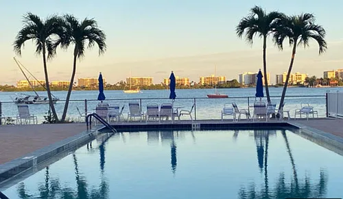 1516 S Lakeside Dr Photo 1