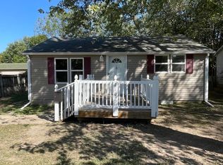 1102 S Rinker Ave, Aurora, MO 65605