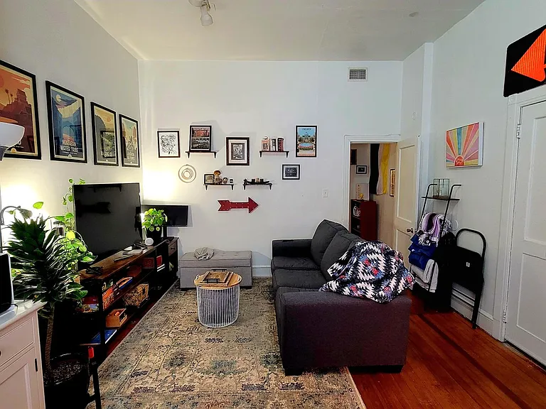 421 W Grace St #100 — Photo 9