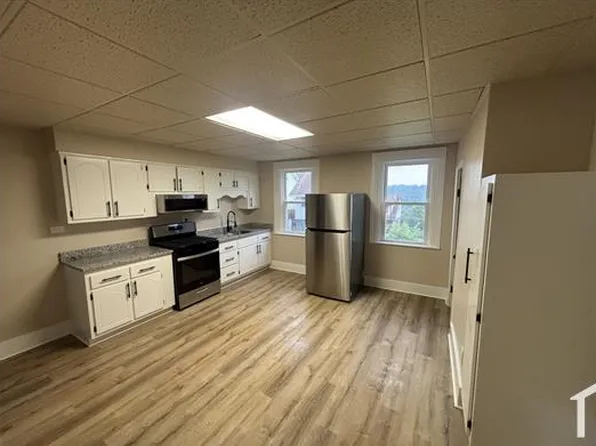 1638 Oakhurst St, Pittsburgh, PA 15210