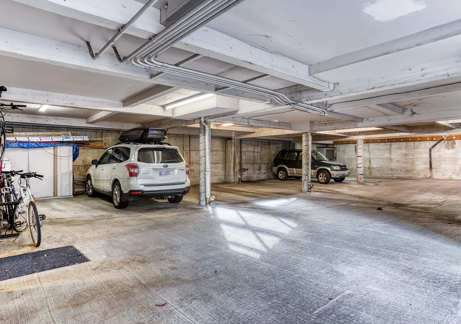 Downtown Fremont / Modern Building w/ Rooftop deck! Top Floor Corner unit w/ huge windows & Parki... — Photo 4