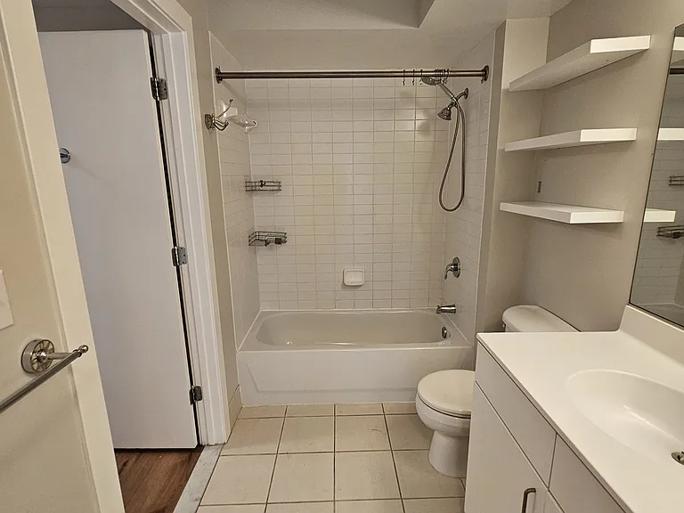 1000 New Jersey Ave SE #703 — Photo 14