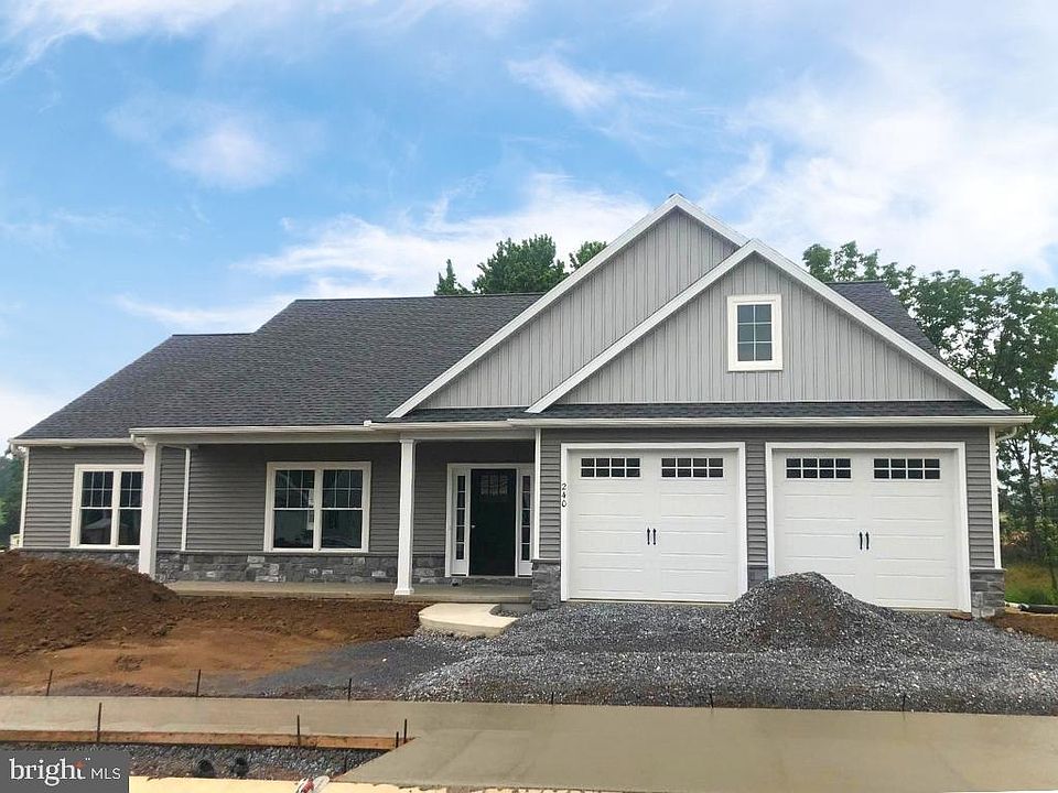 1st image of 240 Pebble Dr
