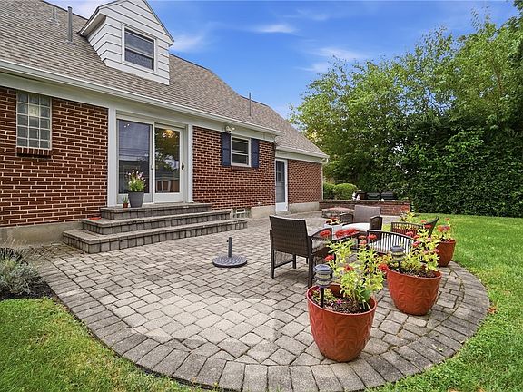 4th image of 413 N Bromfield Rd