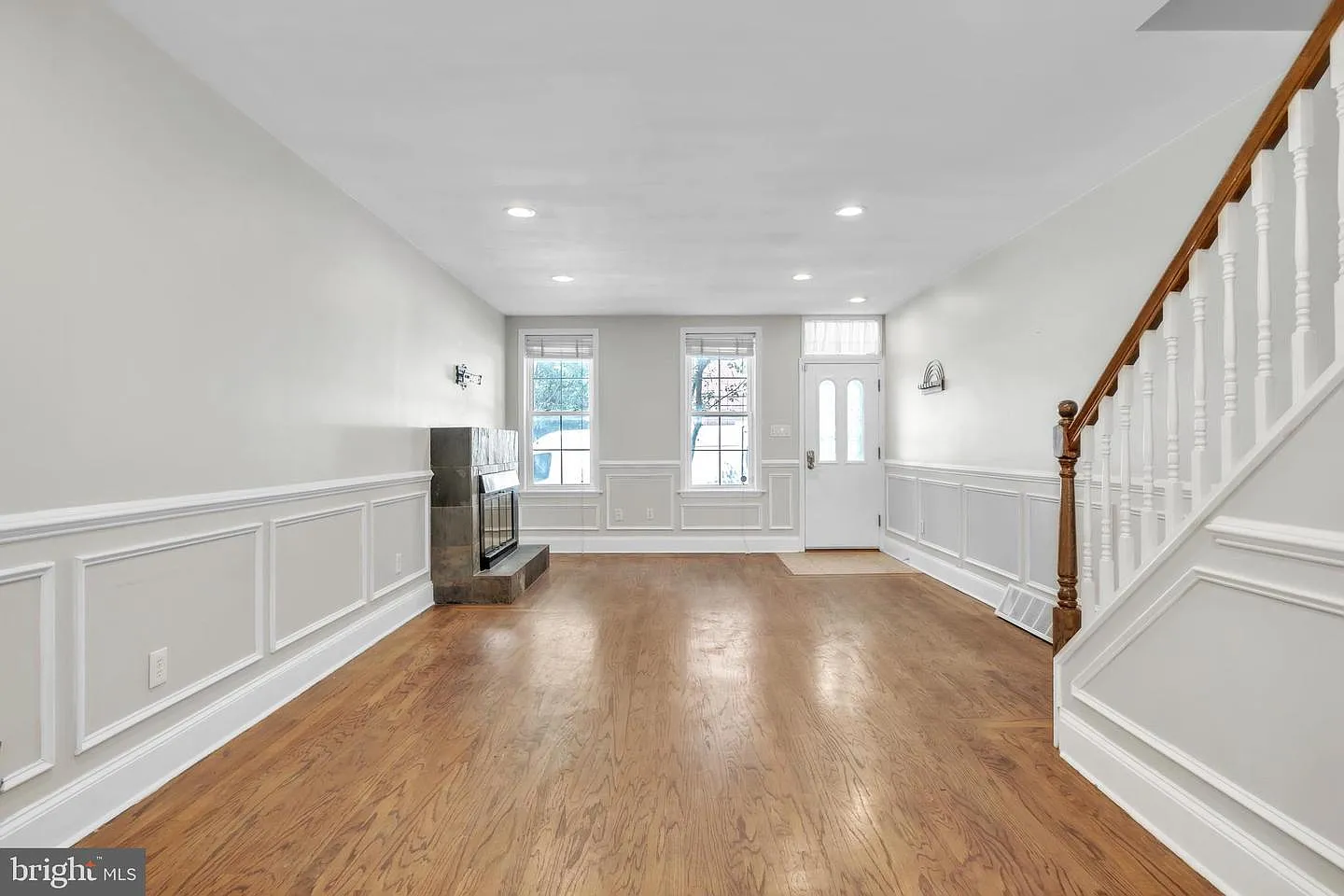 3 bed, 1285 sqft, $3,200 — Photo 2