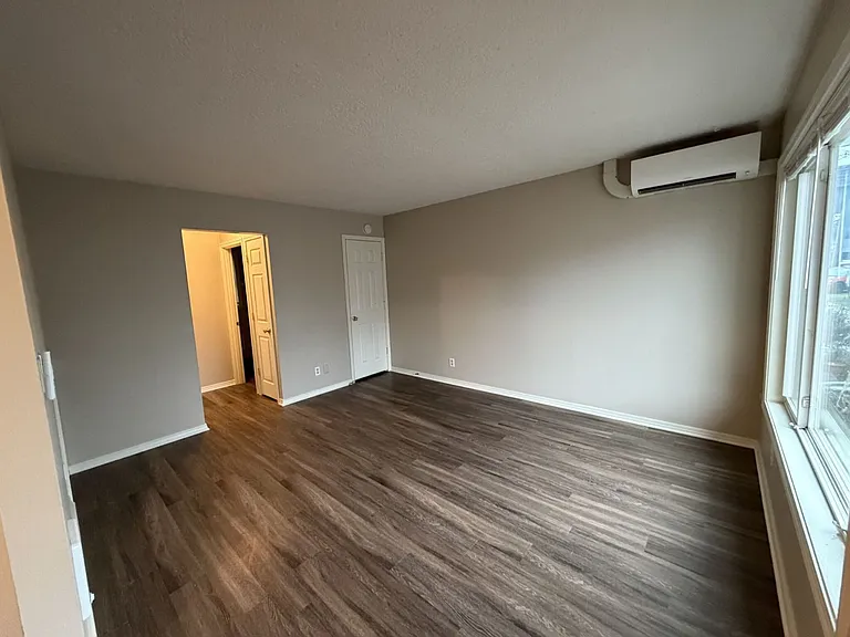 9105-07 NE Hoyt St #606-610 — Photo 7