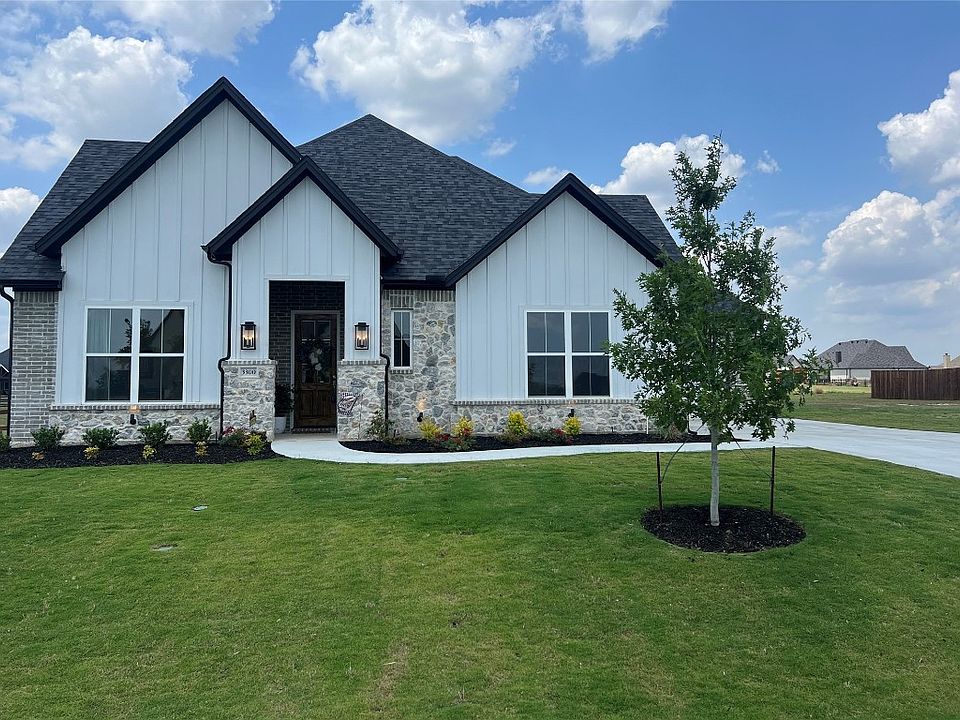 1st image of 3300 Dakota Dr