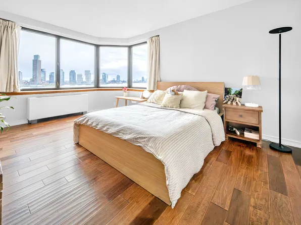 415 East 37th Street image 10 of 12