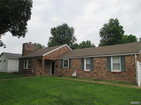 5th image of 209 W Holden Ave