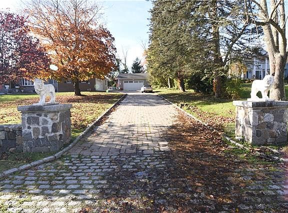 3rd image of 28 Bonie Wood Dr