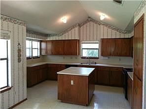 2nd image of 105 Parkway Dr