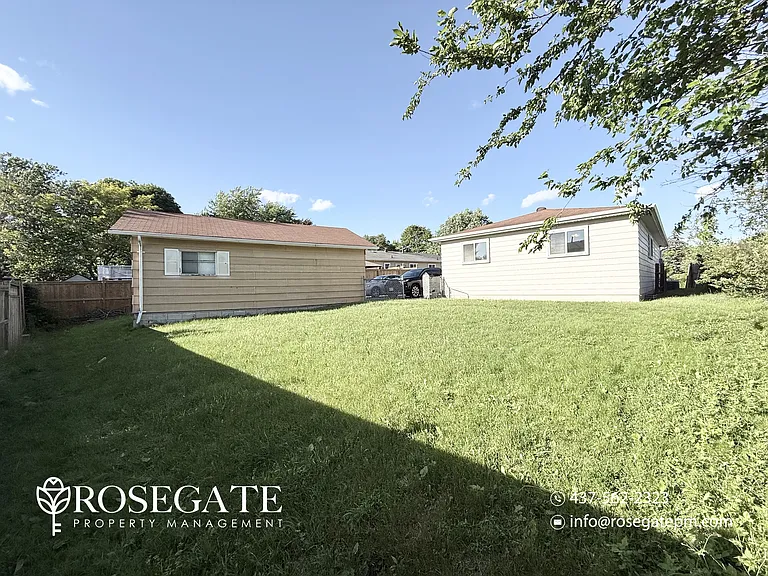 7 Gemshaw Cres #1 — Photo 22