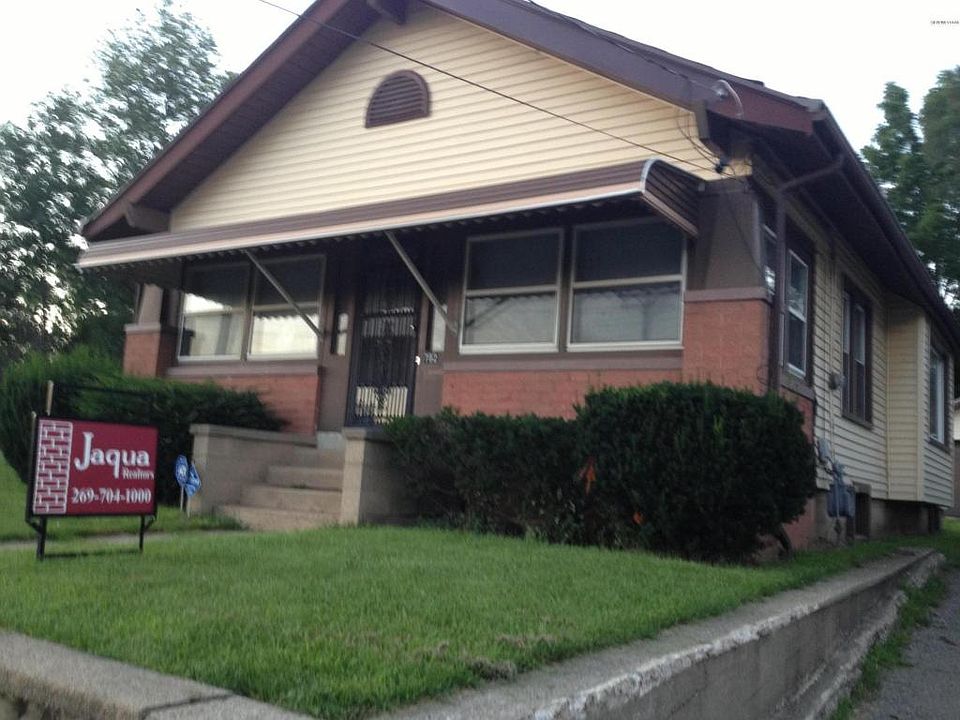 1st image of 782 Van Buren St W