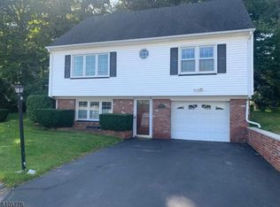 1 Woodside Dr, West Milford, NJ 07480