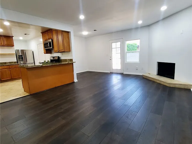 7121 Jumilla Ave — Photo 12