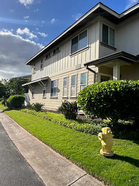 Corner Lot side view from main street - 92-1512 Aliinui Dr #1