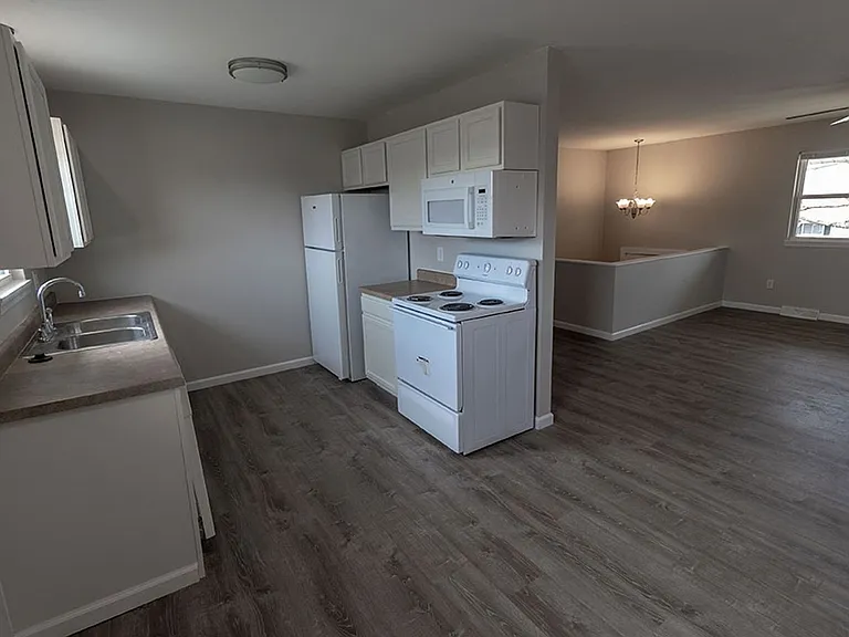 7304 N Moberly Dr — Photo 12