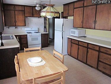 3rd image of 1340 W 40th St