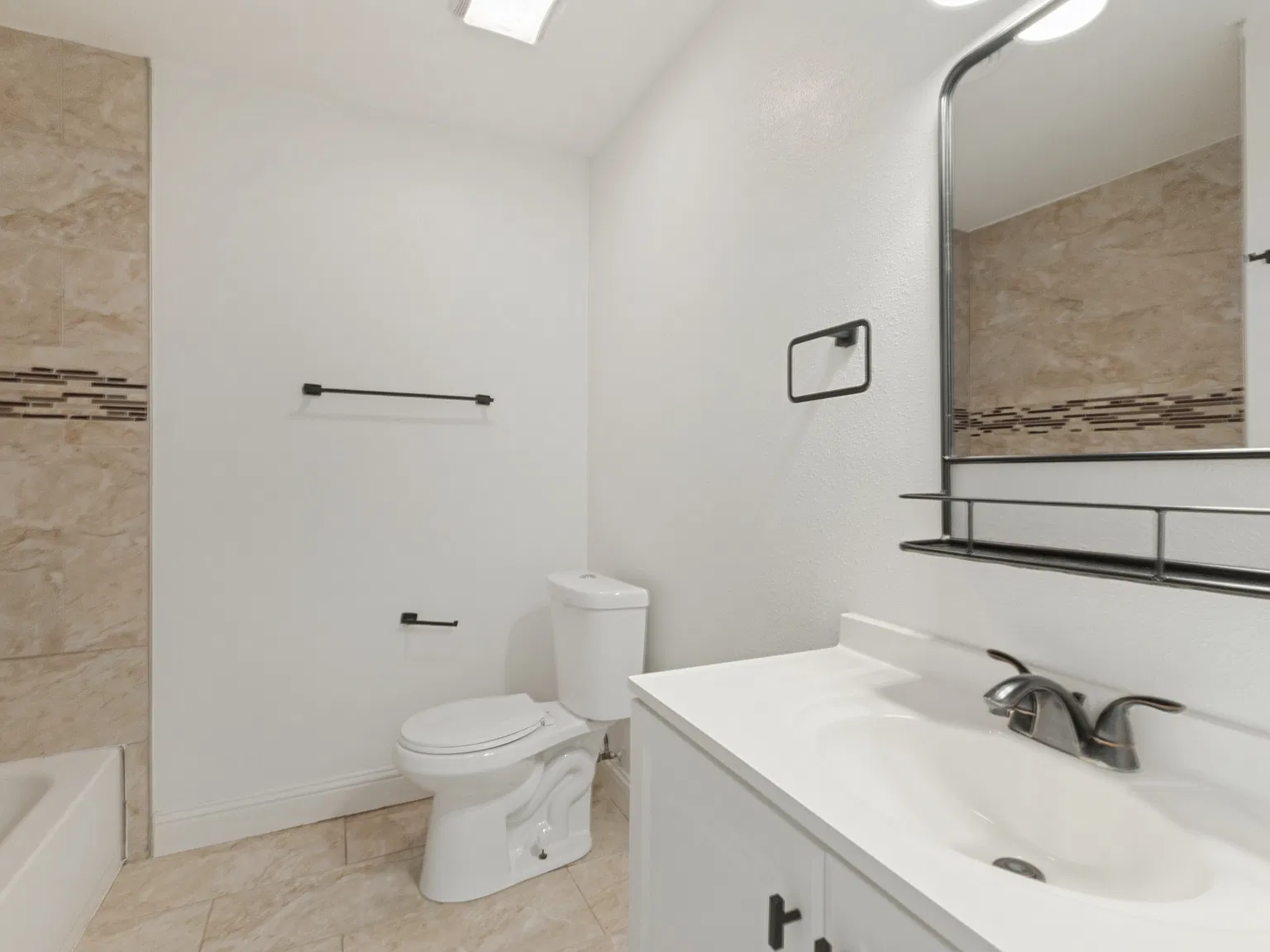 2 bed, 1000 sqft, $1,700 — Photo 3
