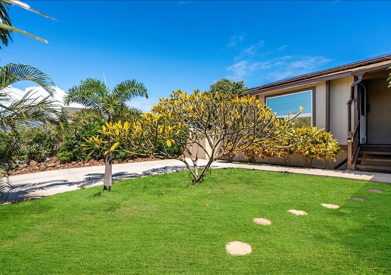 Remodeled 2 Bed/ 1 Bath Main House in North Kihei — Photo 2