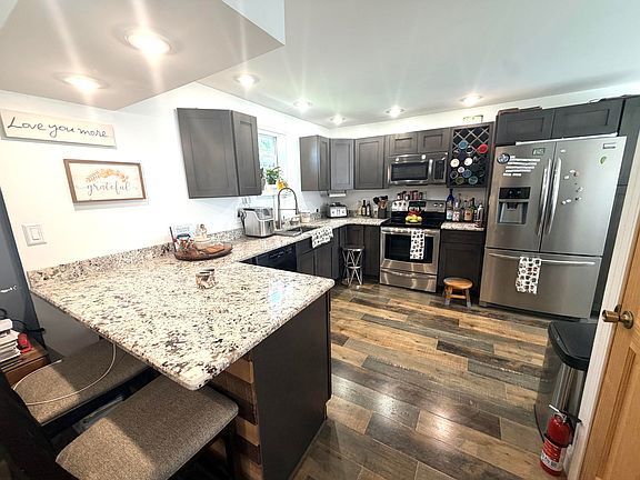 4th image of 30 Lynde St