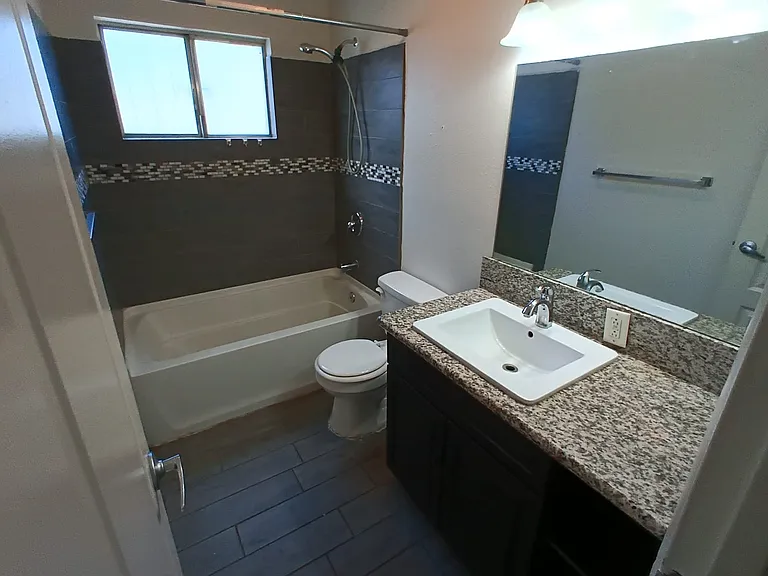 2626 Lynnwood St #3 — Photo 4