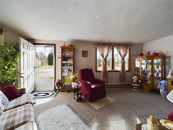 5th image of 490-492 W Lincoln Dr