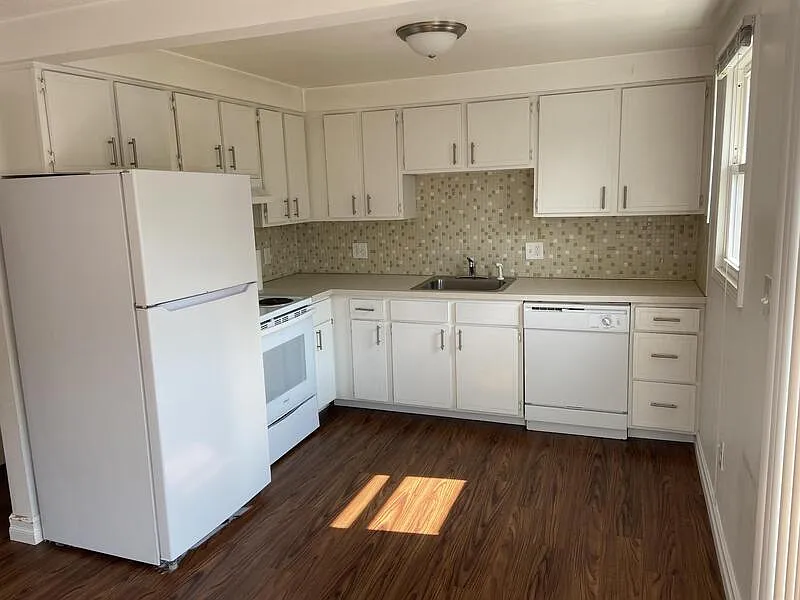 2 bed, 1.5 bath, 1065 sqft, $1,550 — Photo 3