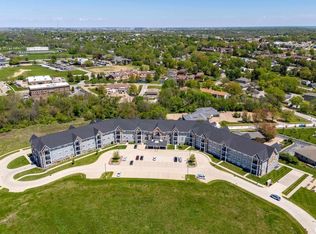 2592 Middle Rd #103, Bettendorf, IA 52722