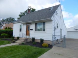 9314 Demunda Ave, Niagara Falls, NY 14304