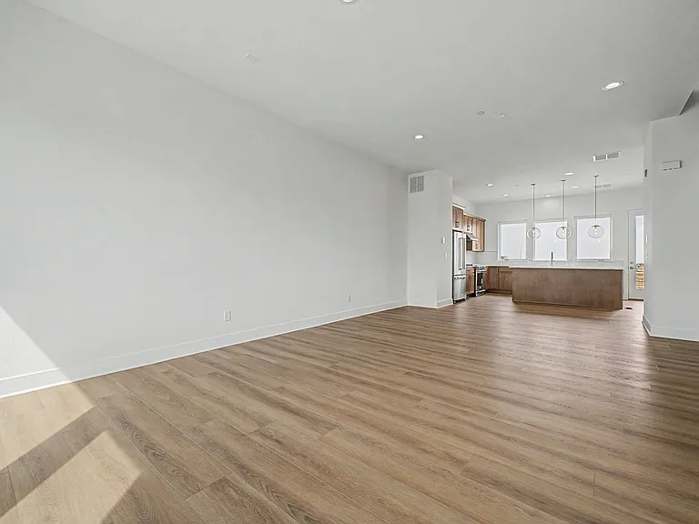 689 Saddle Dr — Photo 21