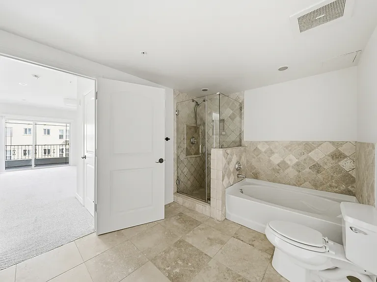 4733 Elmwood Ave #304 — Photo 6