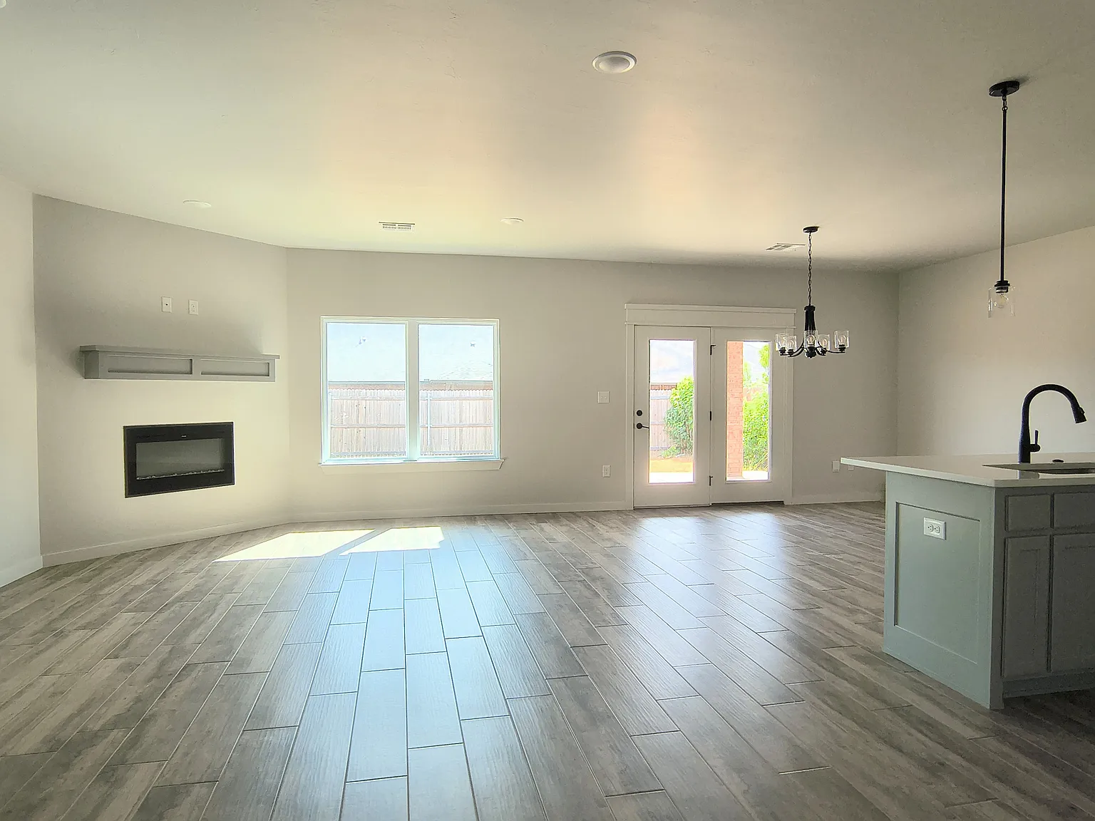 3 bed, 1693 sqft, $2,100 — Photo 4