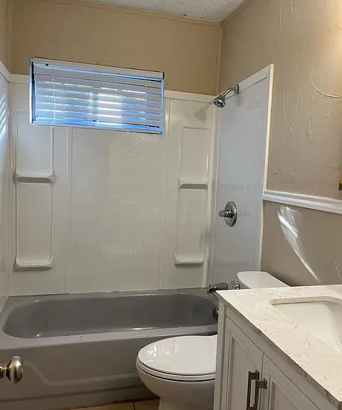 213 Fannin St — Photo 8