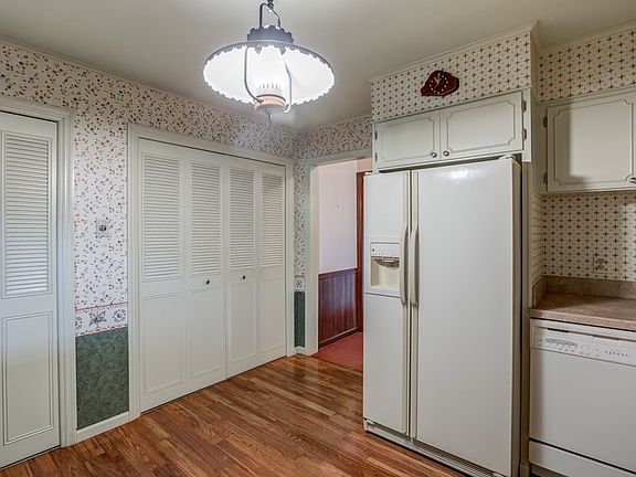 5th image of 2101 Woodland Dr