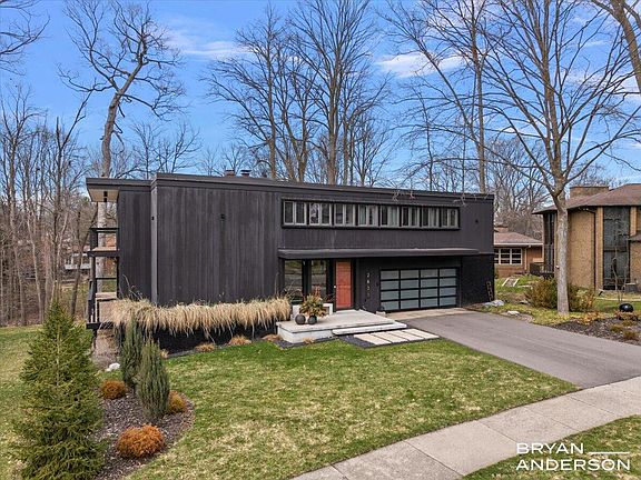 2nd image of 2631 Greentree Dr SE
