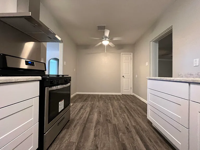 408 Ramona Ave — Photo 11