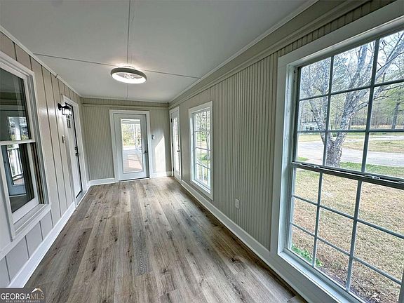 4th image of 1104 Farm Rd
