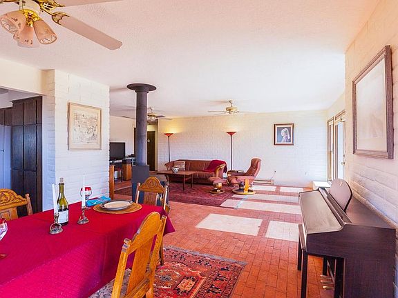 5th image of 40 Aspen Road