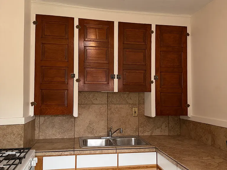 1052 Beaconsfield Ave — Photo 17
