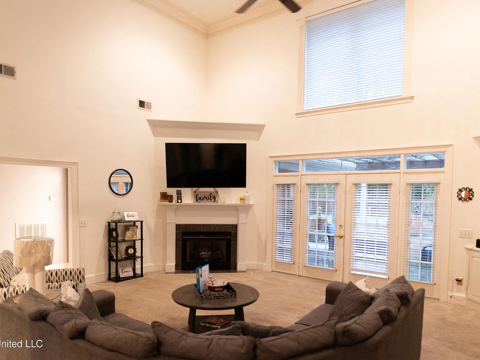 5 bed, 4.0 bath, 4900 sqft, $4,900 — Photo 3