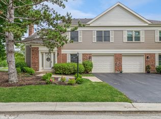 2027 Charter Point Dr, Arlington Heights, IL 60004