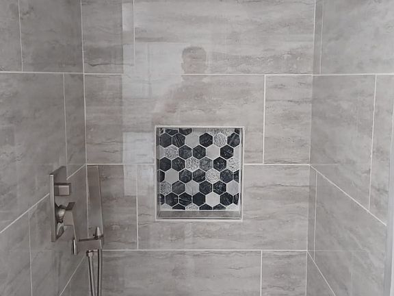 5th image of 417 Main St